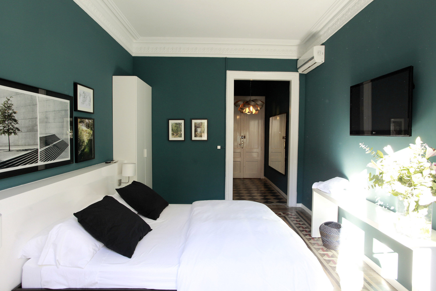 Comfortable room with queen-size bed and modern amenities